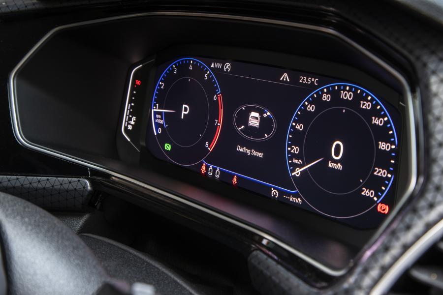 Панель приборов Volkswagen T-Cross R-Line 2019 года  (ZA) (фото 16 из 22)